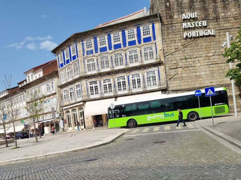 Carregamento dos passes da Guimabus chega às freguesias