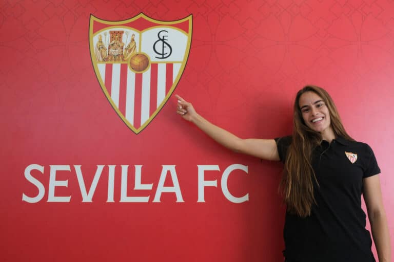 Ex-defesa do SC Braga assina pelo Sevilla