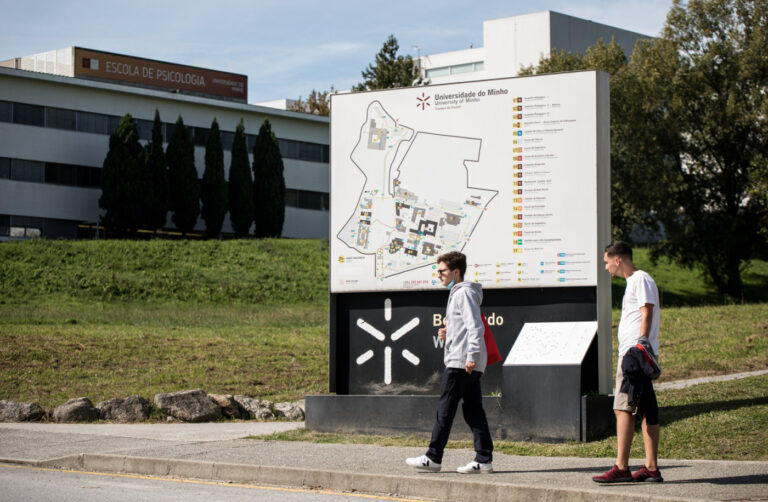 Bolsa automática no Ens. Superior para quem tem abono de família até 3º escalão