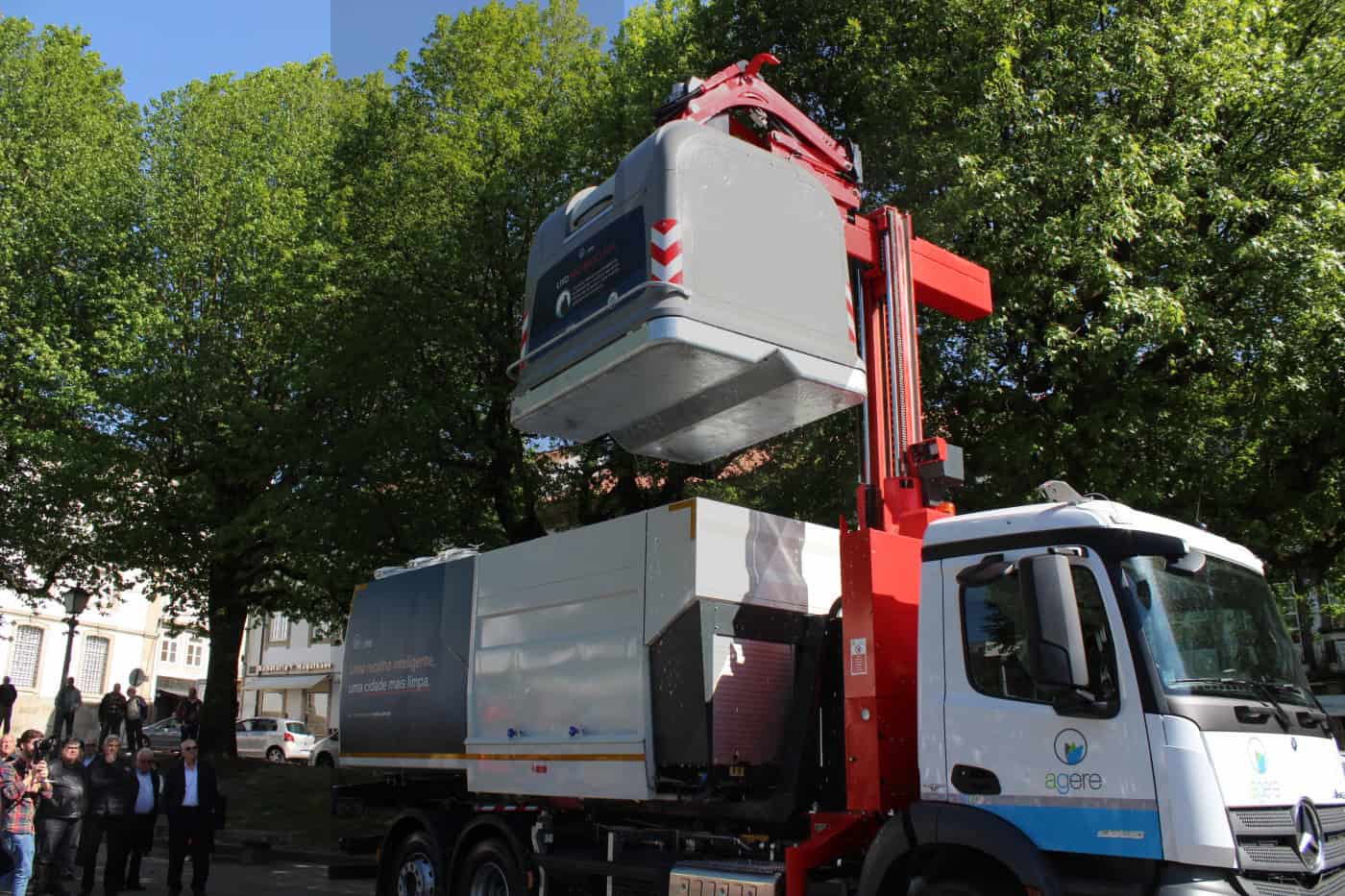 Greve na Braval. Hoje não sai nenhum camião de recolha