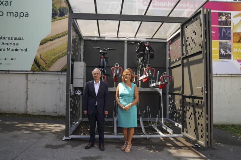 Guimarães inaugura parques de estacionamento de velocípedes