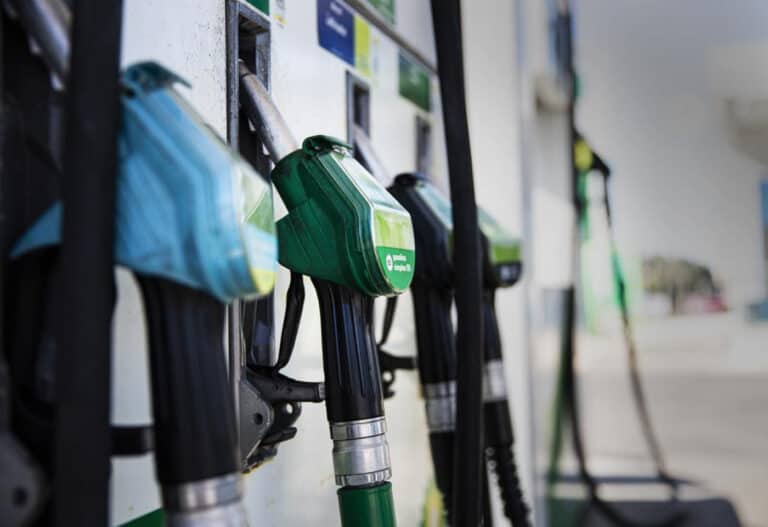 Descida no preço dos combustíveis chega aos 10 cêntimos por litro