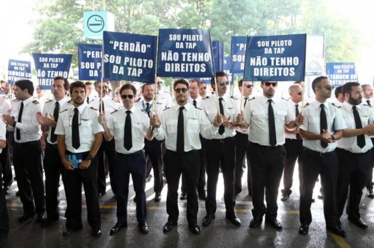 Pilotos, tripulantes e técnicos de manutenção da TAP juntam-se hoje em "marcha silenciosa"