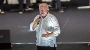 Brasil. Lula da Silva à frente nas sondagens no arranque da campanha