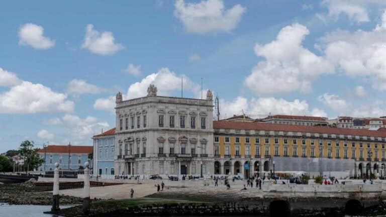 Marinha reforça vigilância na ZEE portuguesa. Travadas duas tentativas de trasfega de combustível