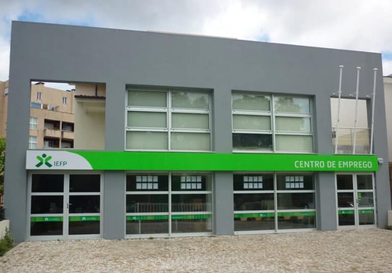 Menos 3800 desempregados no quadrilátero face a julho de 2021