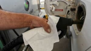 Corte no imposto sobre os combustíveis prolongado por mais um mês&nbsp;