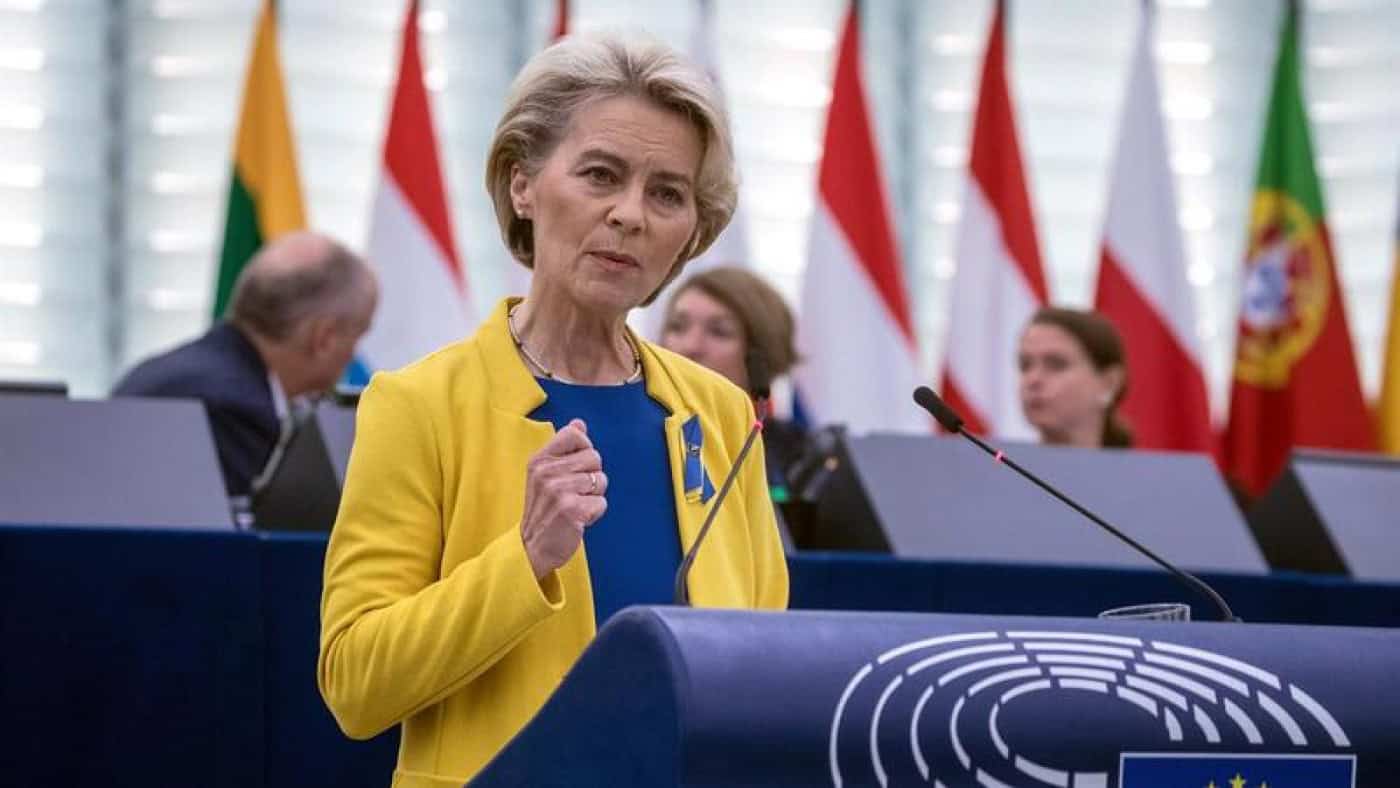 Von der Leyen anuncia apoio de 100 milhões de euros para reconstruir escolas na Ucrânia