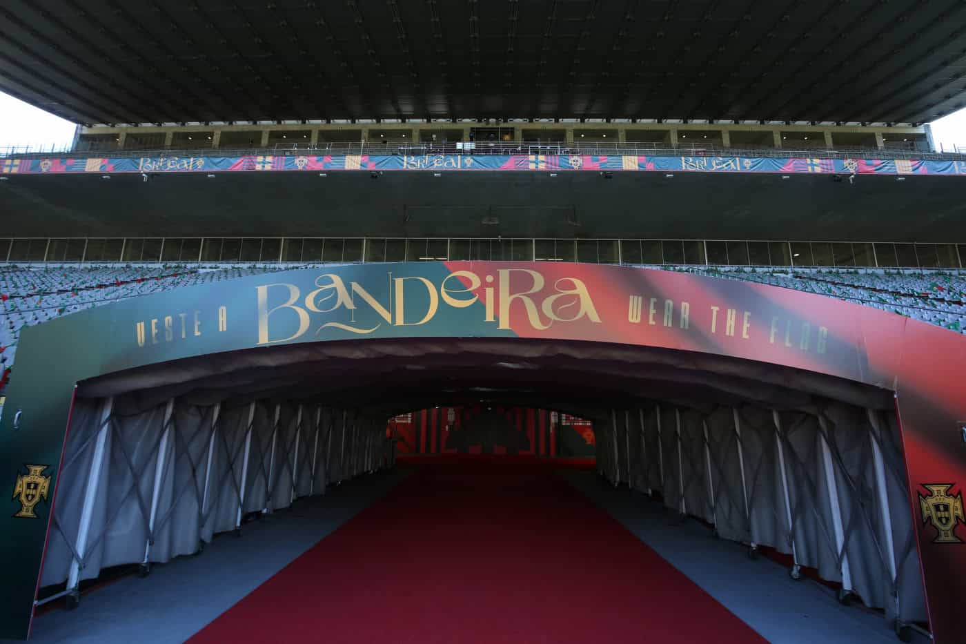 Fernando Santos faz três alterações para jogo com a Espanha