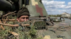 Rússia anuncia "retirada" de forças de posto estratégico em Lyman