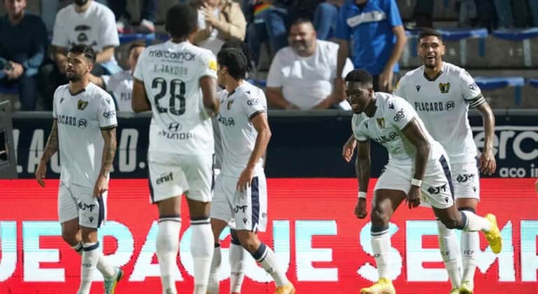 Famalicão goleia Boavista