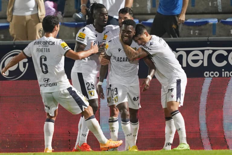 Famalicão goleia 'europeu' Boavista e soma ao 15.º lugar da I Liga&nbsp;