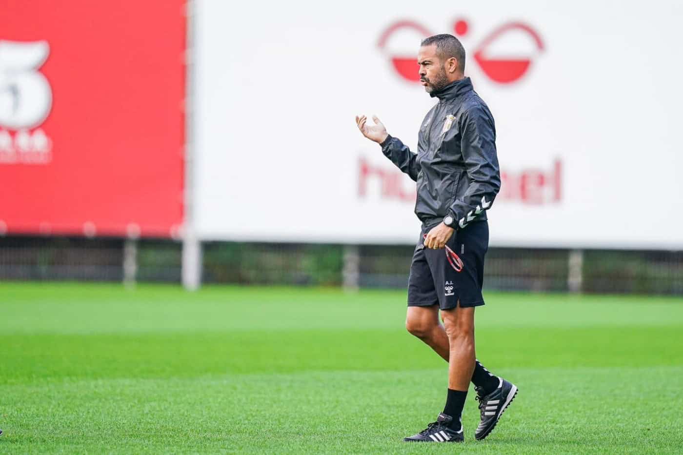 "Temos a intenção de sermos iguais a nós próprios e ganharmos já este jogo"