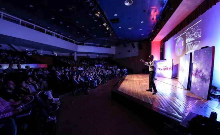 Engenharia Aeroespacial "permitirá formar os cientistas que vão resolver problemas até agora sem resposta"