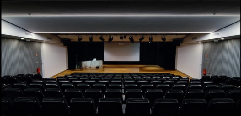 Noite de sessão extraordinária da Assembleia Municipal de Braga