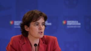 Governo trabalha projeto da semana de quatro dias na função pública