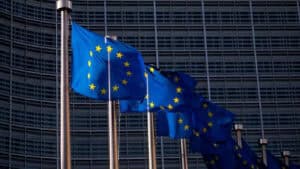 Líderes da UE acordam trabalhar em medidas para aliviar faturas da energia