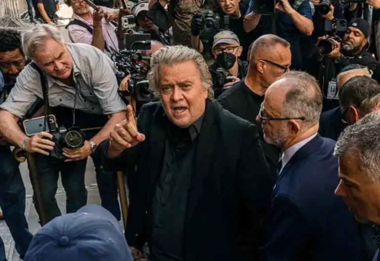 Steve Bannon, ex-conselheiro de Trump, condenado a quatro meses de prisão&nbsp;