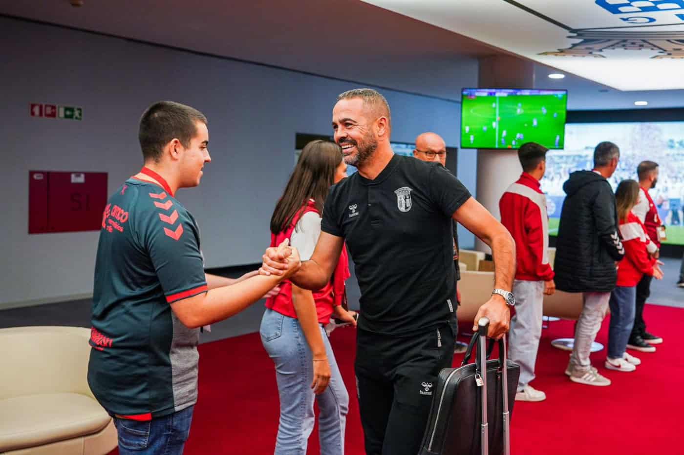 Com 2 jogos em 5 dias, Artur Jorge garante que "visita ao Estoril domina as preocupações"