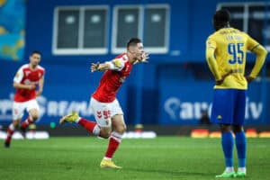 SC Braga vence Estoril Praia e sobe ao segundo lugar