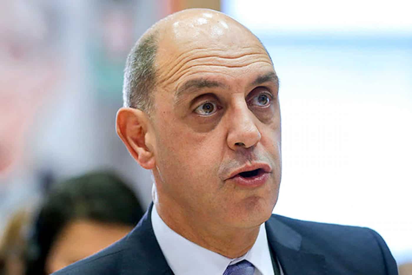 Ministro da saúde insta administradores hospitalares a “negociar com maior eficácia”