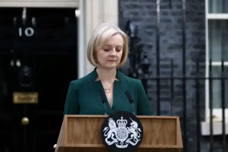 "Temos de aproveitar as liberdades do Brexit": a despedida de Liz Truss&nbsp;