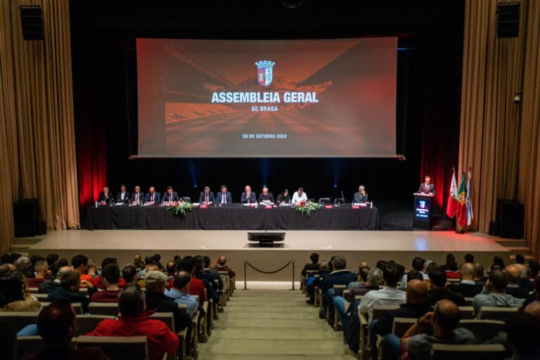 Maioria dos sócios aprova contas do SCB