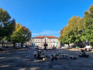 Menos floristas e clientes no 'Mercado das Flores' em Braga