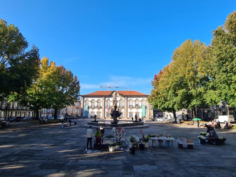 Menos floristas e clientes no 'Mercado das Flores' em Braga