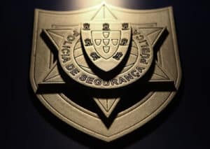 Três detidos em Guimarães com mais de 15 mil doses de droga e 25 mil euros