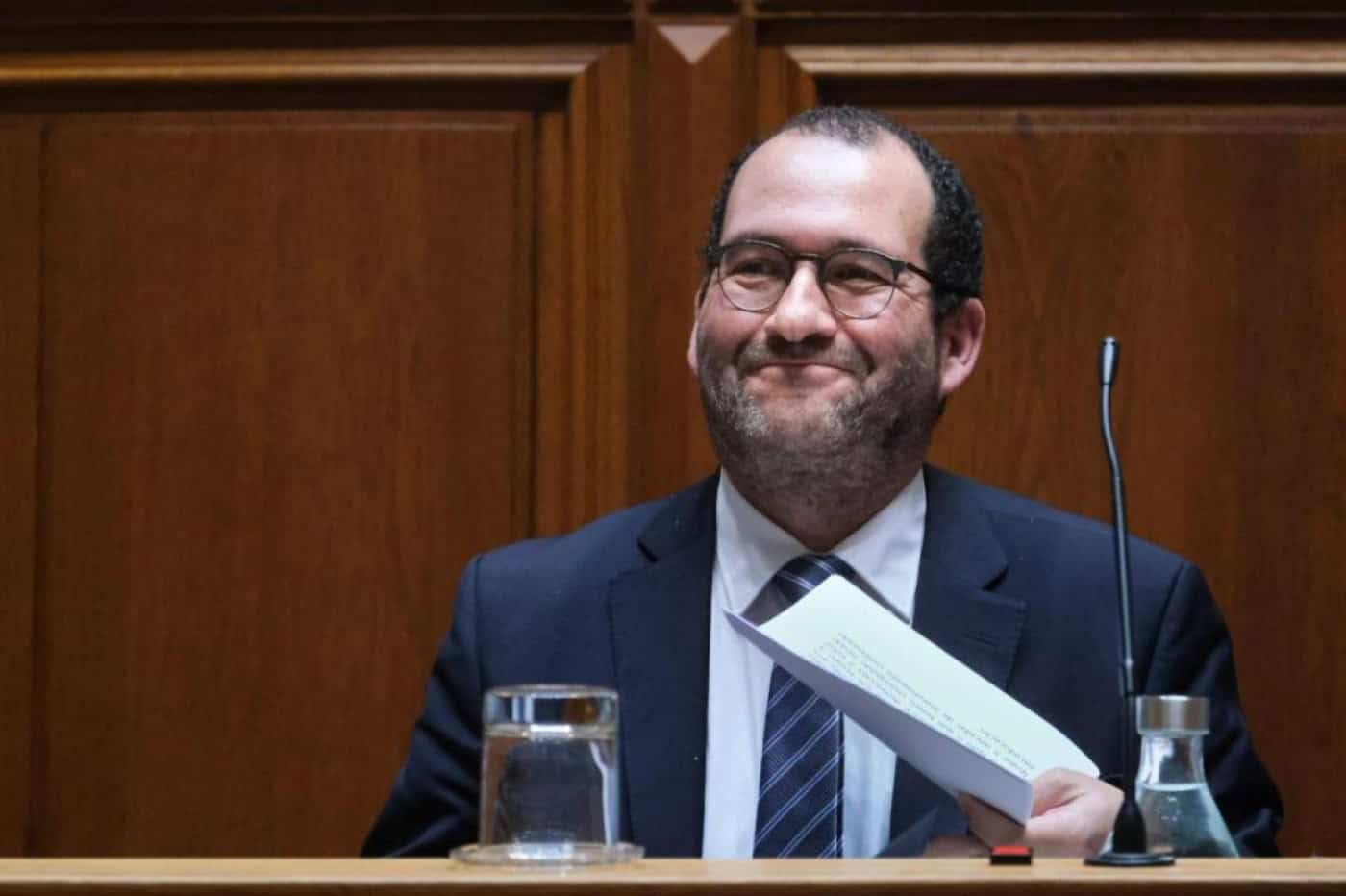 Ministro estima que 1.500 estudantes de ensino tenham estágios remunerados em 2023