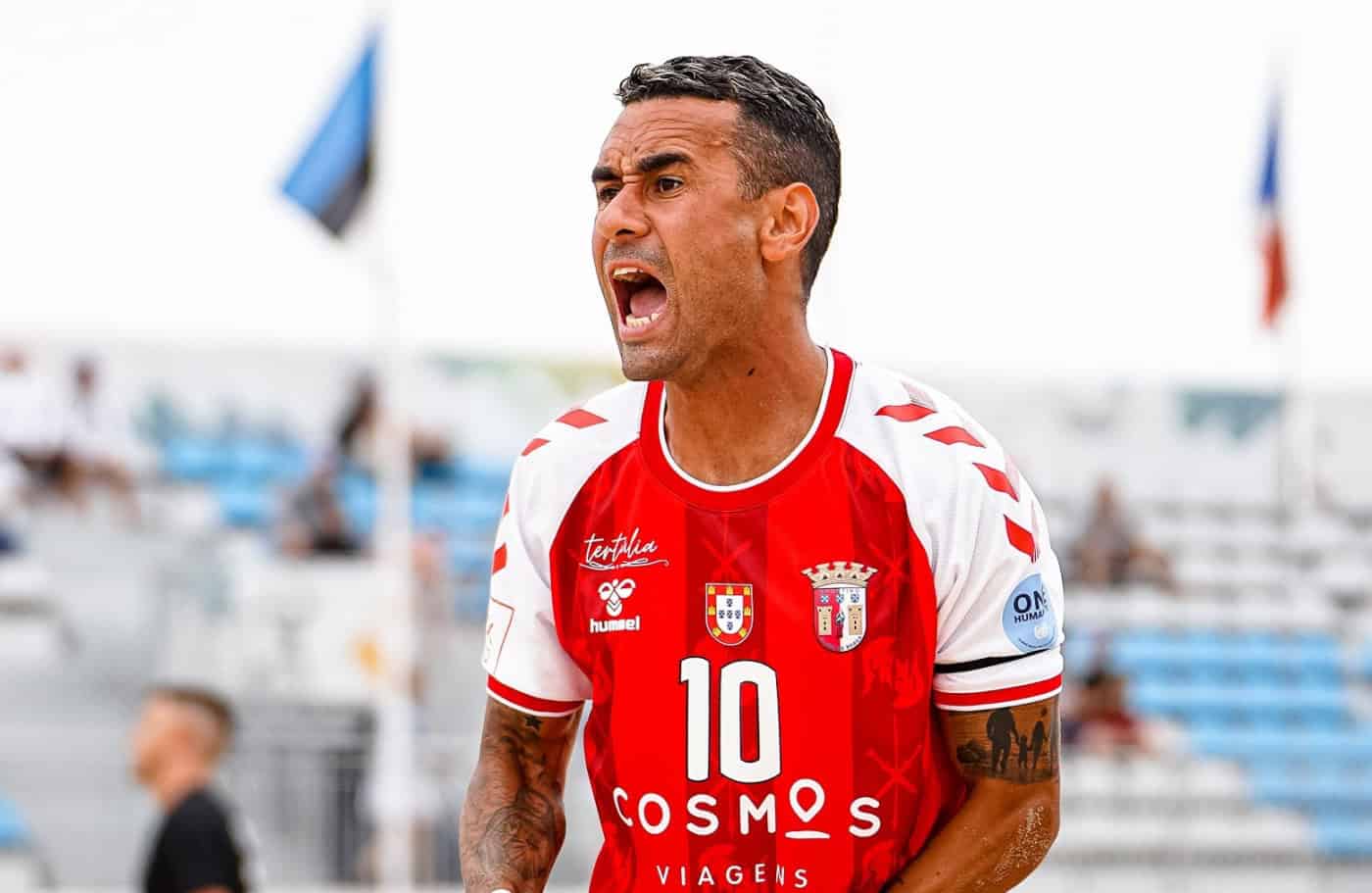 Bê Martins, do SC Braga, eleito melhor jogador do mundo de futebol de praia