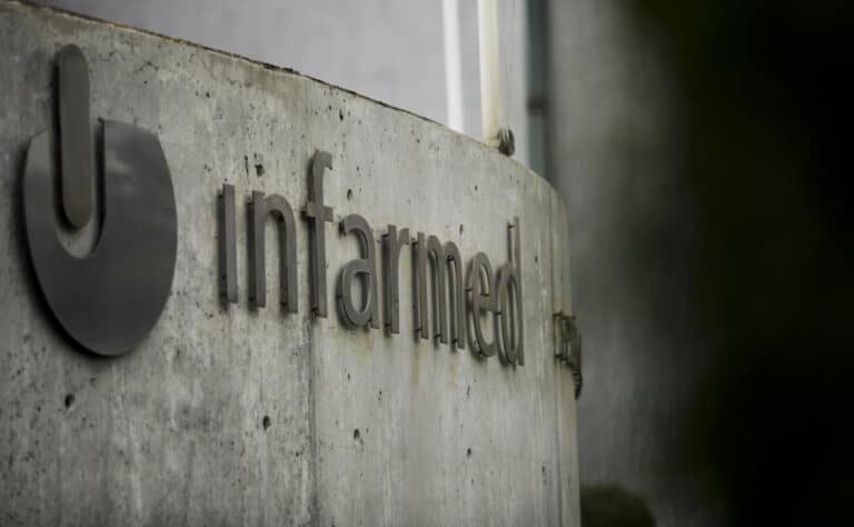 Covid-19. Peritos e políticos fazem ponto da situação no Infarmed&nbsp;