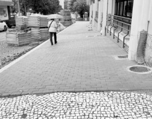 Vereadora refuta críticas sobre obra na rua 25 de Abril e fala em segurança e conforto