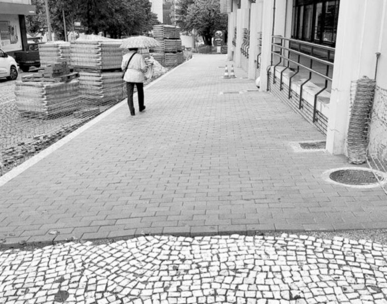 Vereadora refuta críticas sobre obra na rua 25 de Abril e fala em segurança e conforto