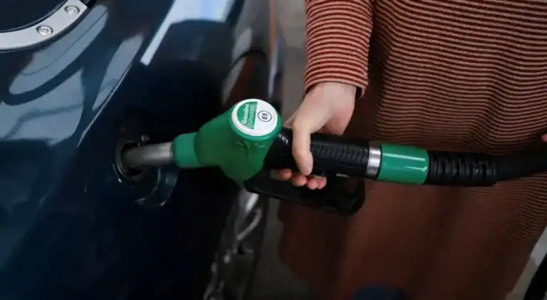 Segunda-feira é dia de descidas nos combustíveis