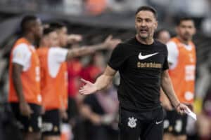Vítor Pereira deixa Corinthians após acabar ‘Brasileirão’ no quarto lugar&nbsp;
