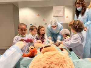 Tratar dos bonequinhos pode curar o medo do Hospital e da bata branca