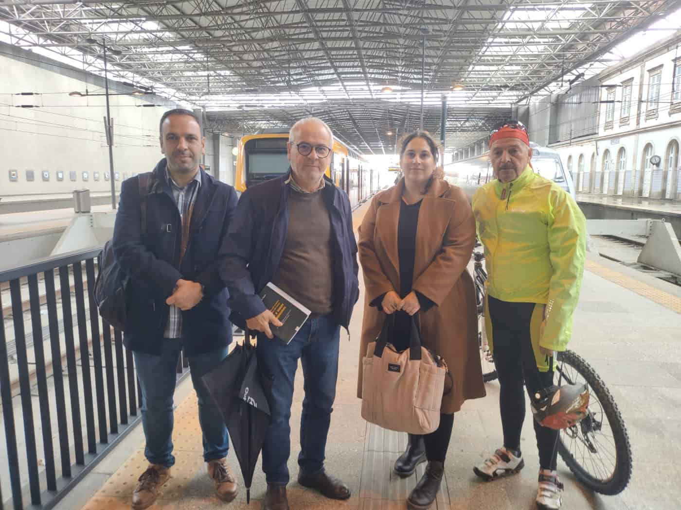 Eleitos da CDU demoraram 2h30 na viagem de comboio de Braga a Guimarães