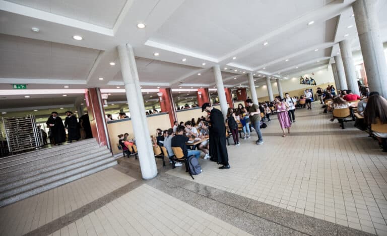 Greve encerra cantinas e bares da UMinho