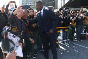 Mundial2022: Dezenas de adeptos no aeroporto desejam longa estadia a Portugal&nbsp;