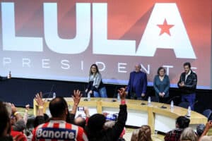 Presidente eleito do Brasil apela aos imigrantes brasileiros em Portugal para que voltem