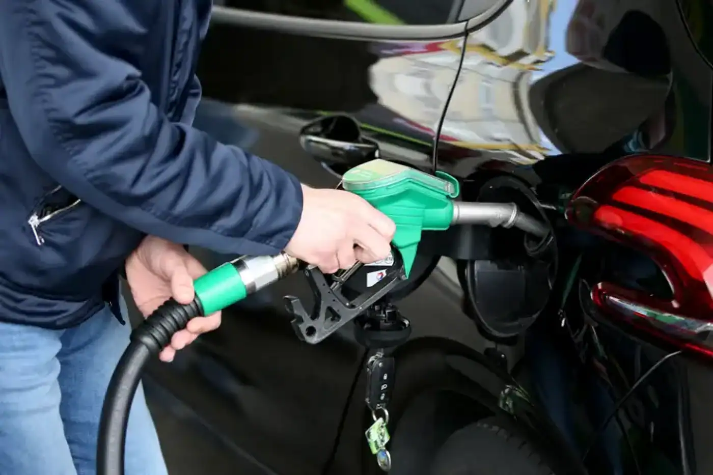 Preço dos combustíveis desce a partir desta segunda-feira