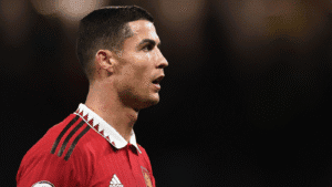 Cristiano Ronaldo deixa Manchester United "com efeitos imediatos" e após acordo