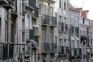 Aprovada proposta que retira compensação fiscal a senhorios que interrompam contratos