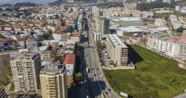 Somos menos, mais velhos, mais qualificados e com mais 37% de estrangeiros