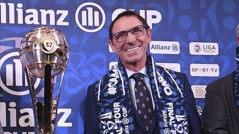 Liga decreta um minuto de silêncio por Fernando Gomes nos jogos deste fim-de-semana