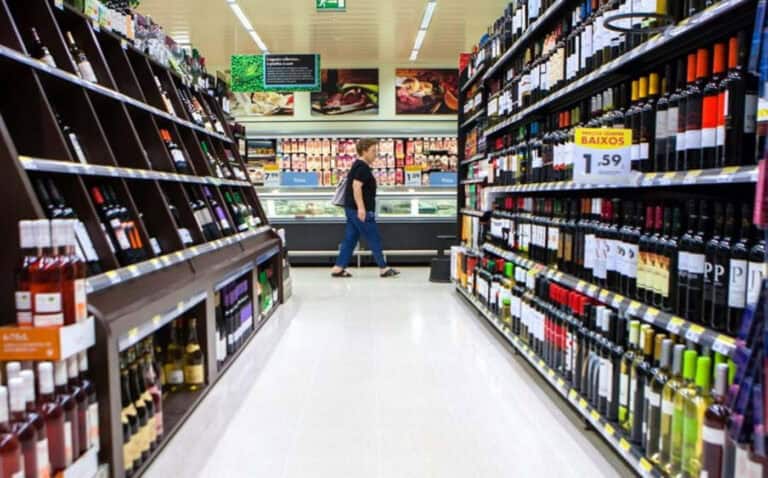 Vendas no comércio a retalho desaceleram em outubro&nbsp;