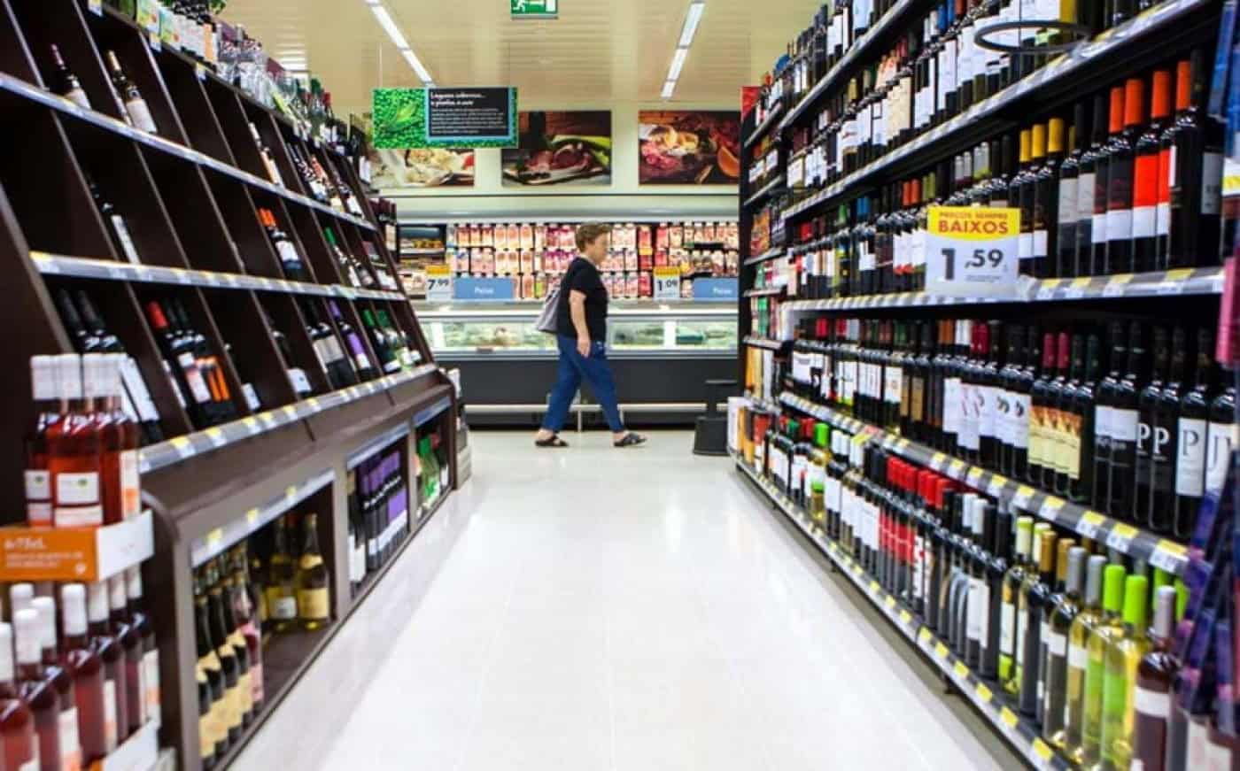 Vendas no comércio a retalho desaceleram em outubro