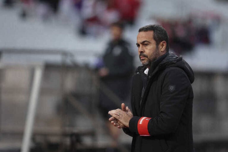 Artur Jorge diz que expulsão de Banza foi "forçada" e a vitória "muito justa"